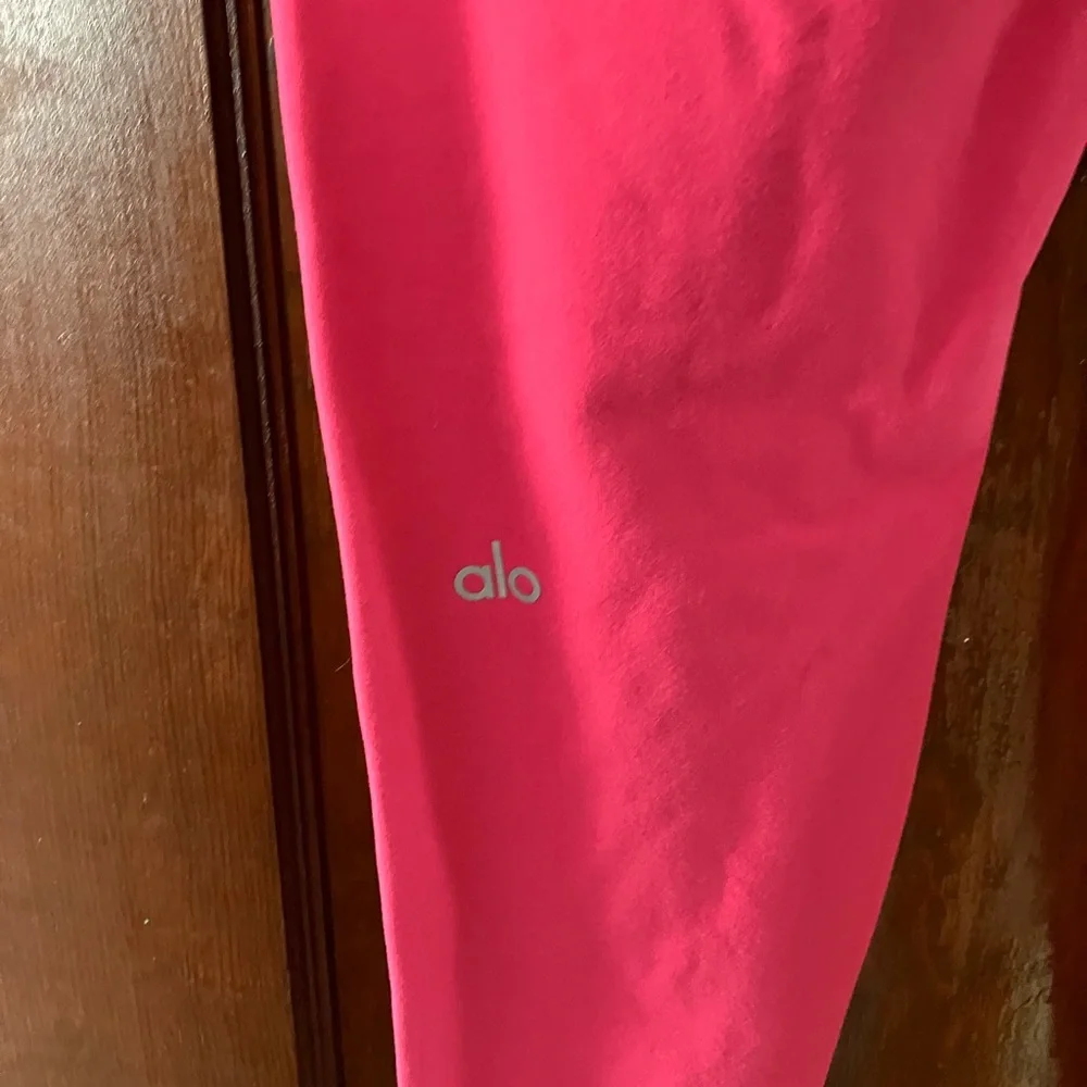 ALO Yoga Hot Pink Leggings - Picture 3 of 4